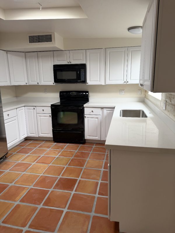 L-shaped white kitchen countertops installed