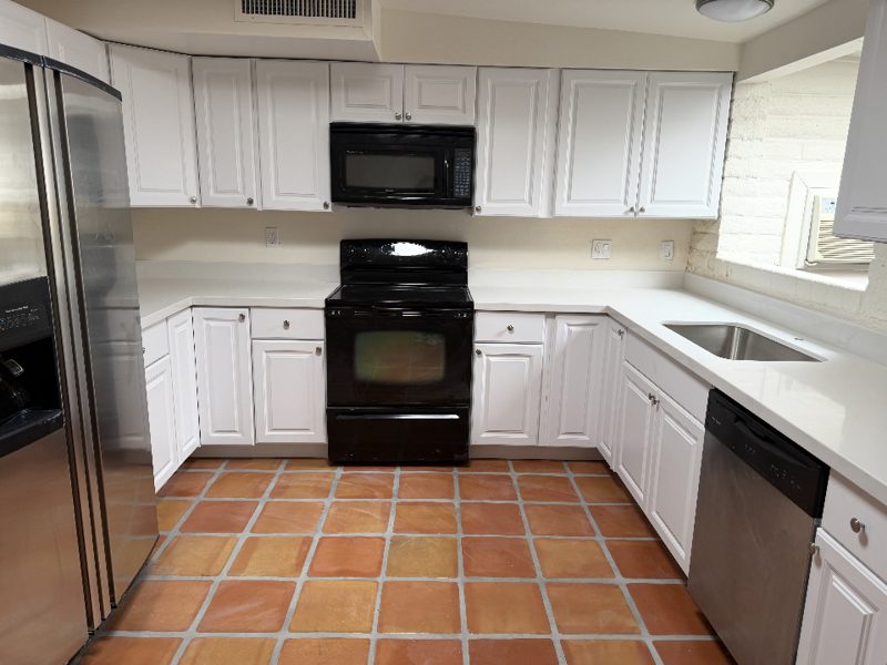 White quartz kitchen countertops with undermount sink